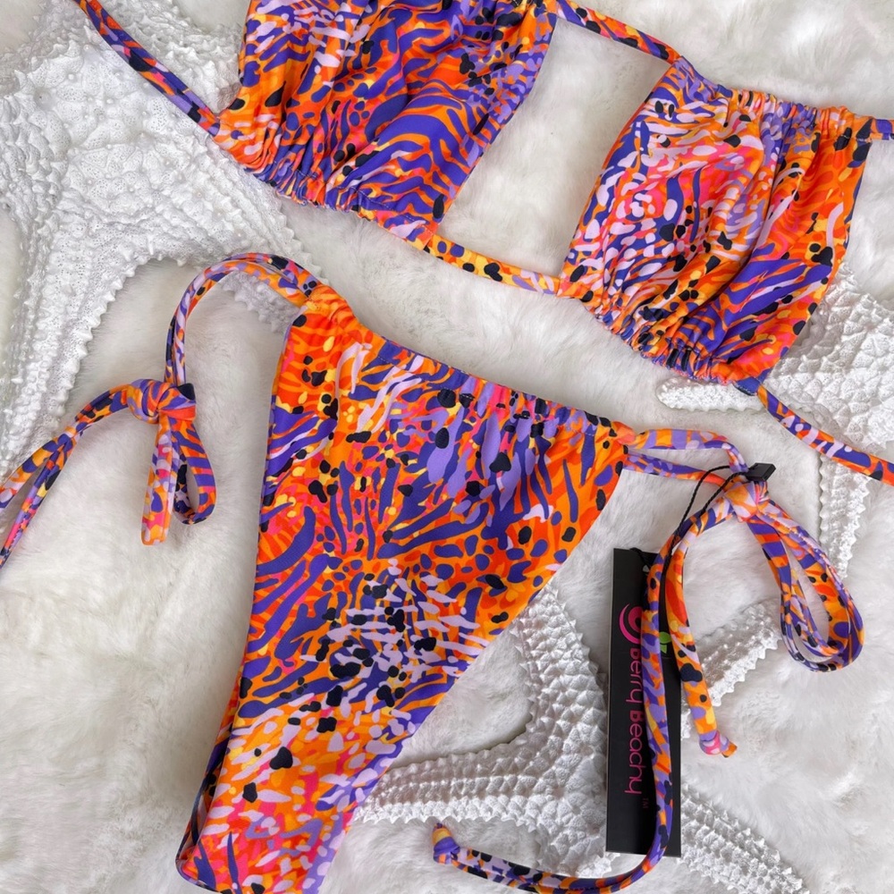 Berry Beach Wear Ziggy slide bottom 
Size XS 
Like new